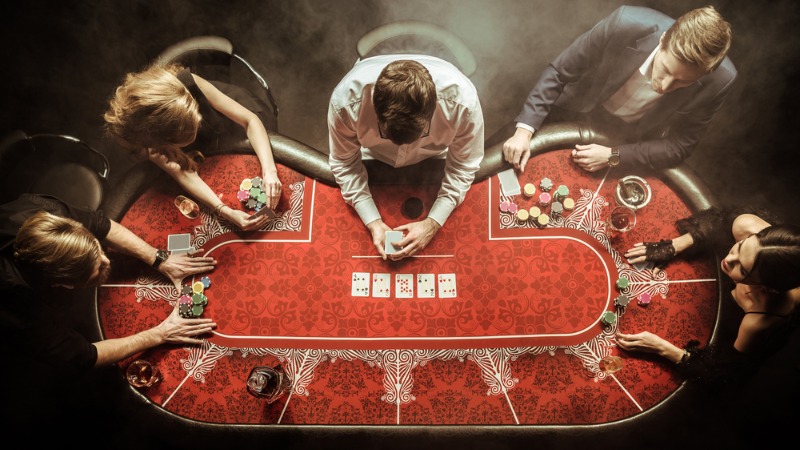 只要2分鐘!穩贏撲克牌遊戲【梭哈】技巧讓你贏在起跑點!|TU娛樂城 2 只要2分鐘!穩贏撲克牌遊戲【梭哈】技巧讓你贏在起跑點!|TU娛樂城